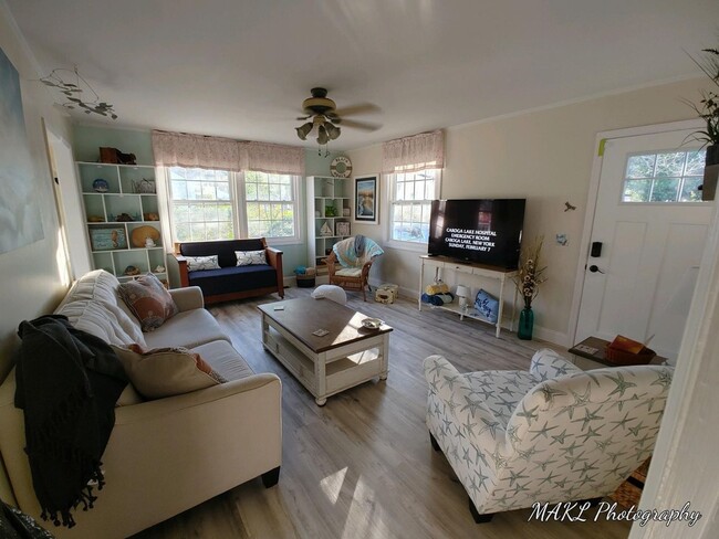 Building Photo - Charming Cottage in Park Circle — Modern U...