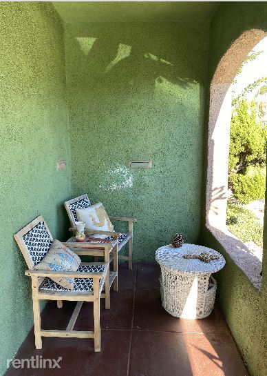 Building Photo - 3 br, 1 bath Duplex - 1955 South Bronson A...