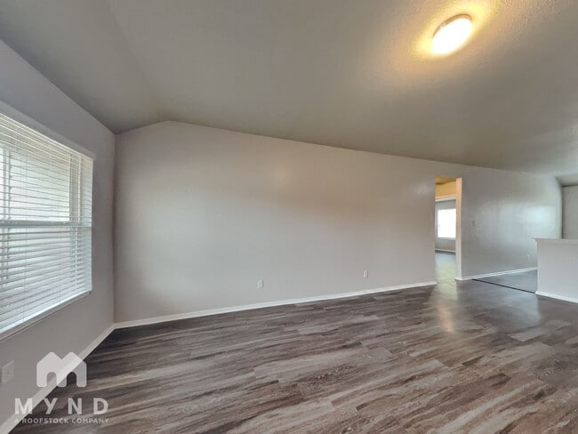 Building Photo - 7008 Pearl Vly Cv