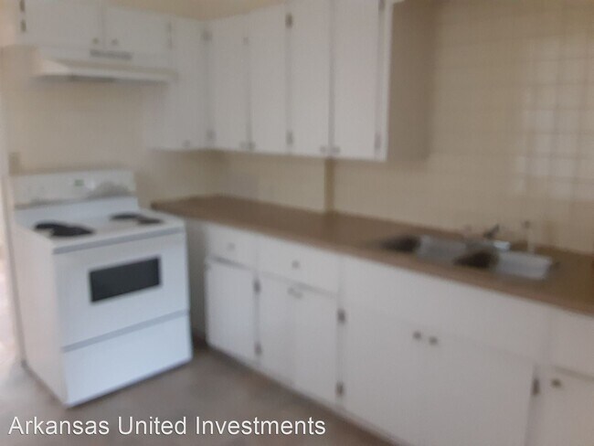 Building Photo - 2 br, 1 bath House - 175 Roosevelt Rd