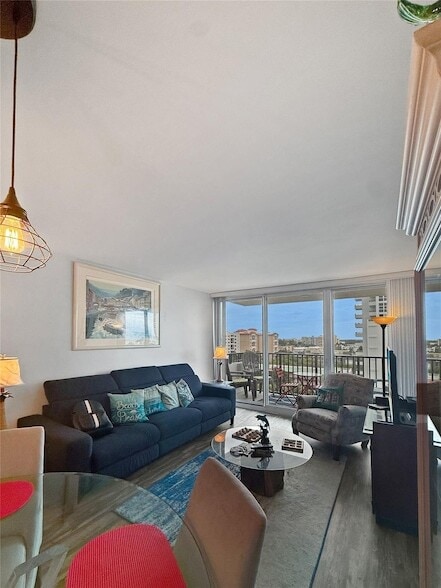 Foto del edificio - 525 N Ocean Blvd