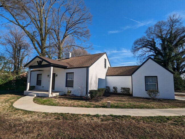 Building Photo - Room in Single Family Home on West Blvd