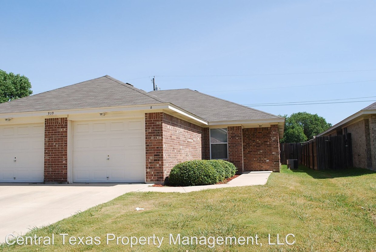 Foto principal - 939 Maplewood Dr