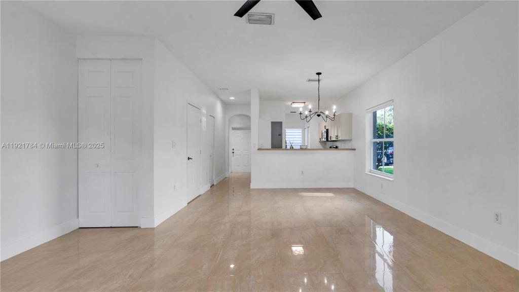 Foto principal - 4921 SW 140th Terrace