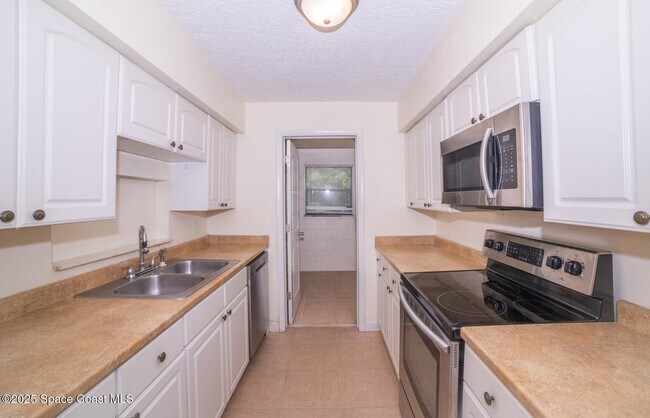 Foto del edificio - 2285 Dolphin Rd