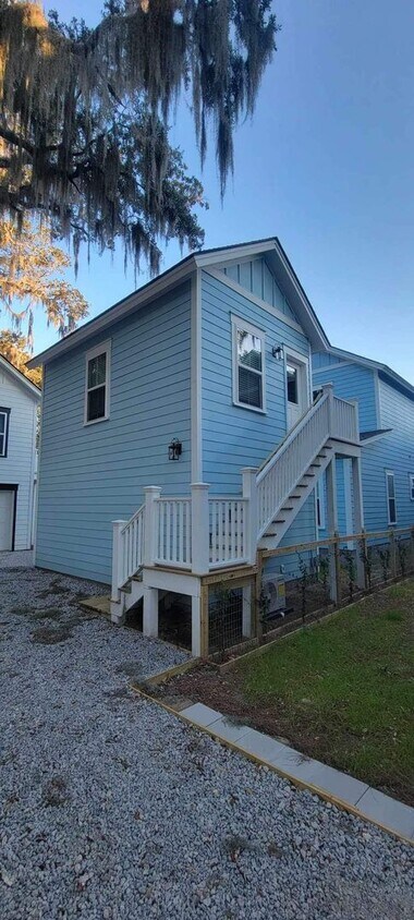 Primary Photo - Cozy Studio Available