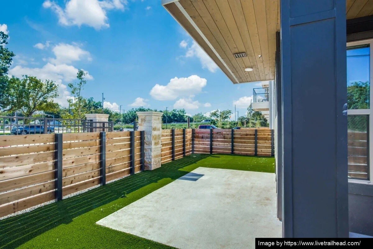 Foto principal - 6-8 Weeks free on select units, 12-15 mont...
