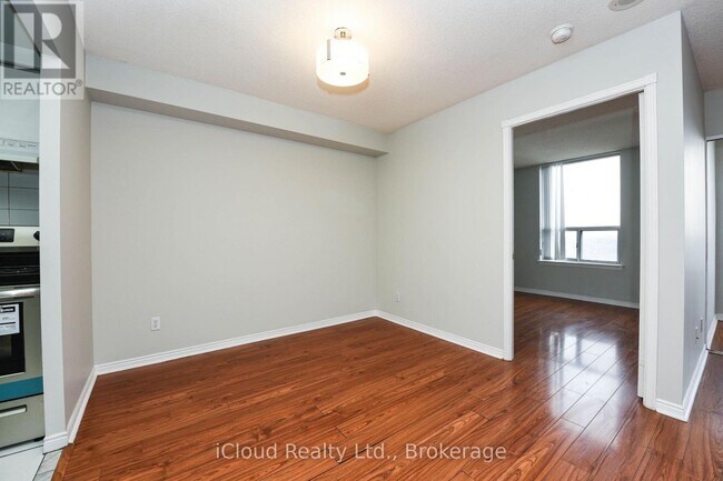 Photo du bâtiment - 135 Hillcrest Ave
