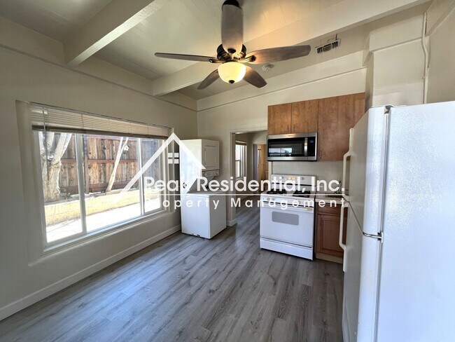 Foto del edificio - Charming Colonial Heights Area 1bd/1ba Duplex- 5 Minutes From UCD Med Center!
