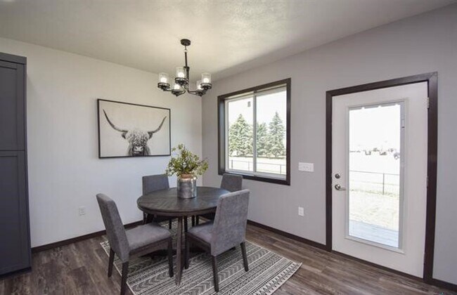 Foto del edificio - Spacious 4-Bedroom Ranch Home with Finished Basement & Oversized Garage!