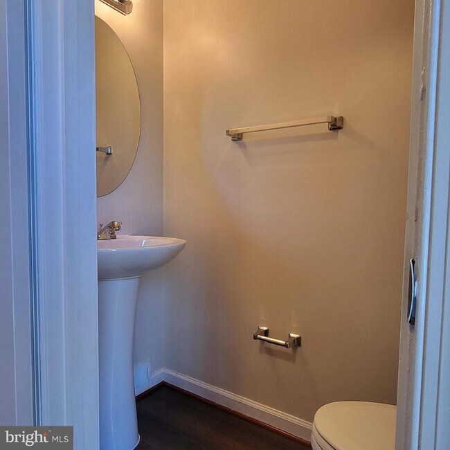 Building Photo - 1218 Adeline Way