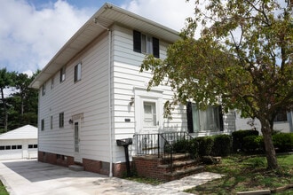 Building Photo - 11021 Lincoln Ave