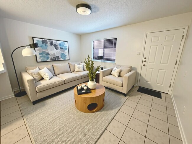 Foto del edificio - 2206 Silverway Dr