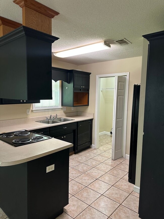 Building Photo - 4075 Chadwyck Dr