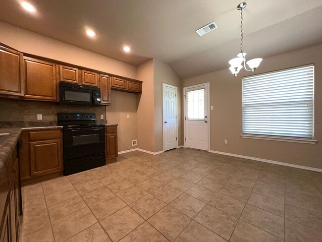 Building Photo - Beautiful 4 Bed 2 Bath Home