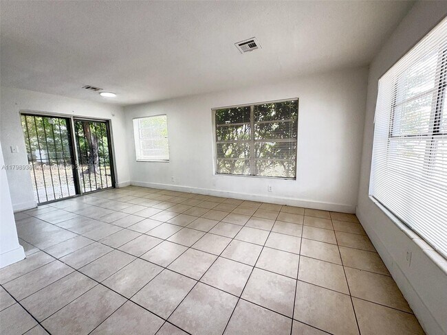 Foto del edificio - 3460 NW 5th St
