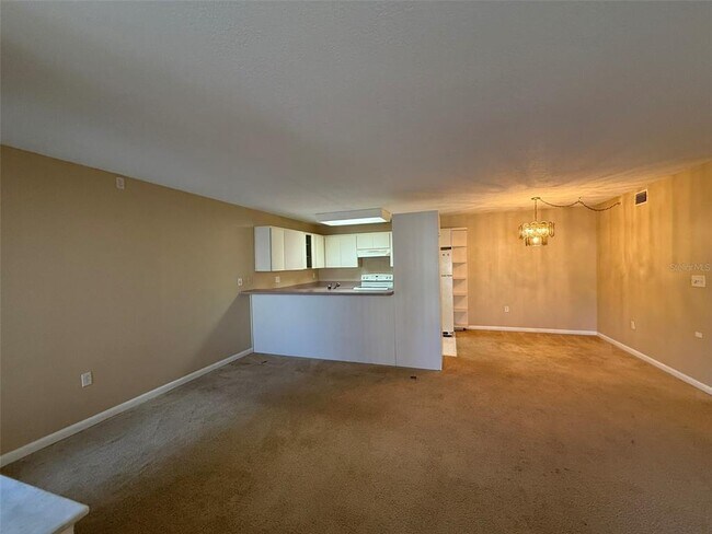 Building Photo - 3380 Crystal Ct E