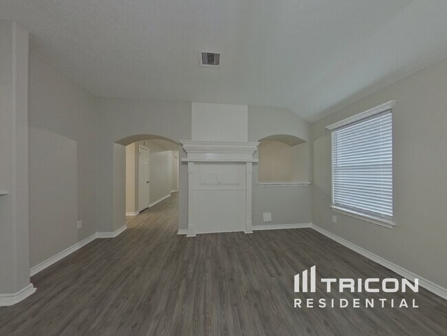 Foto del edificio - 729 Forest Ln Dr