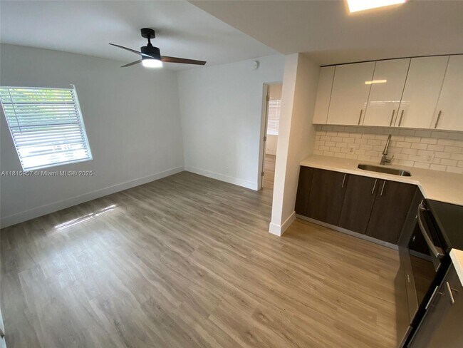 Foto del edificio - 11310 Peachtree Dr
