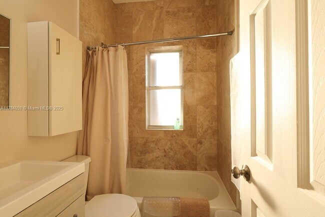 Foto del edificio - 1753 SW 13th St