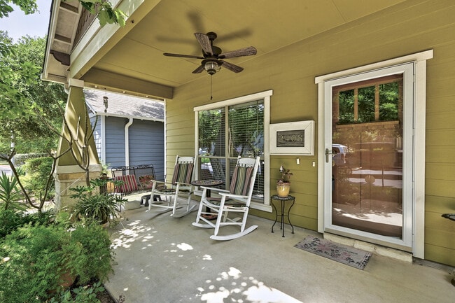 Building Photo - 2408 Amur Dr