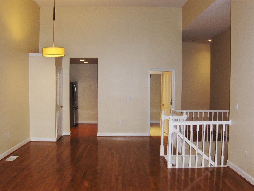 Primary Photo - 32 Garrison St