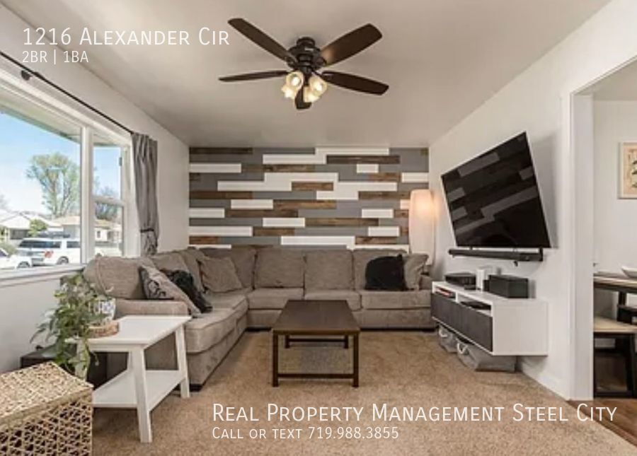 Foto principal - 2 Bedroom 1 Bath House in Quiet Neighborhood