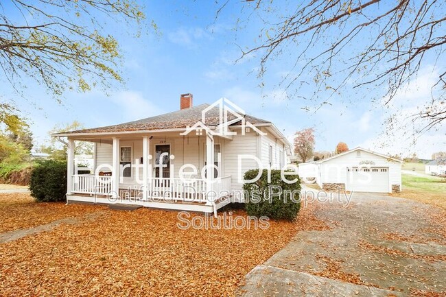 Building Photo - 309 E 11th St