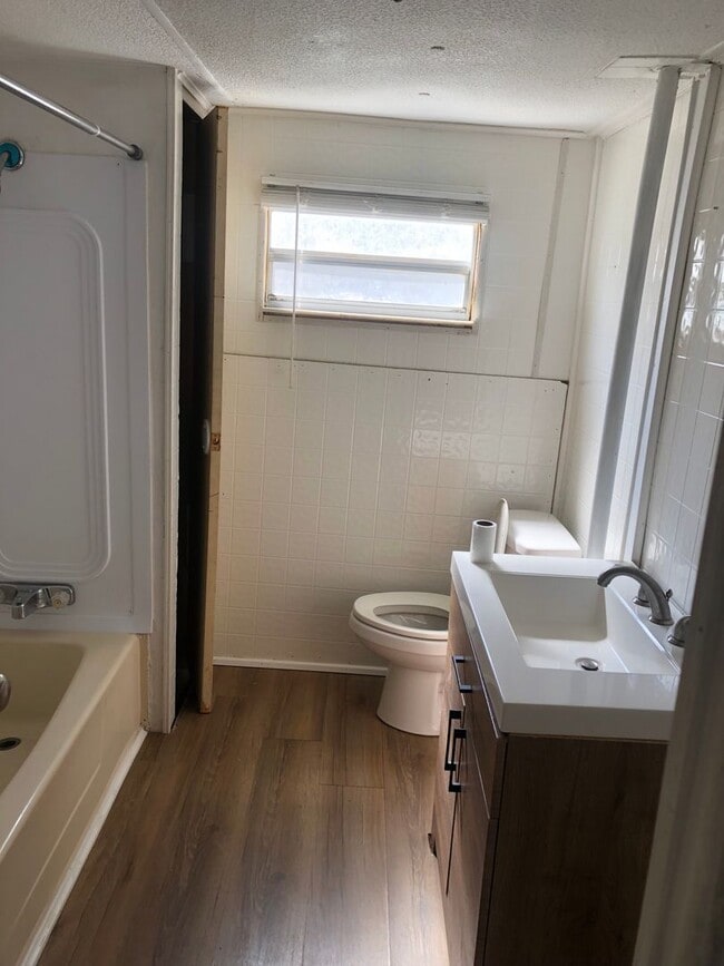 Foto del edificio - 12300 Phillips Ln