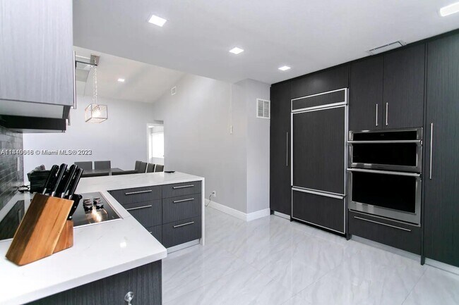 Foto del edificio - 800 Hollywood Blvd