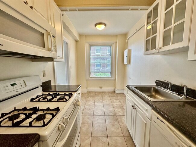 Building Photo - 1401 Beacon St