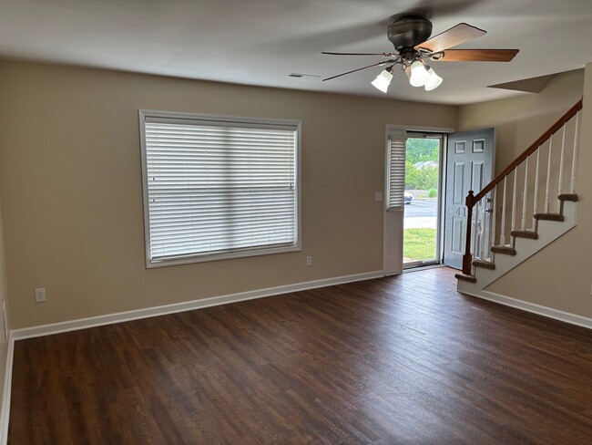 Foto del edificio - 2 BEDROOM 2 1/2 BATH TOWN HOME