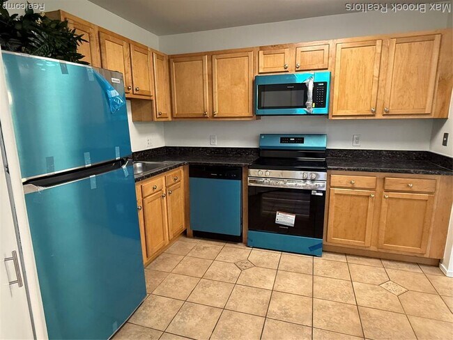 Foto del edificio - 6560 Ridgefield Cir