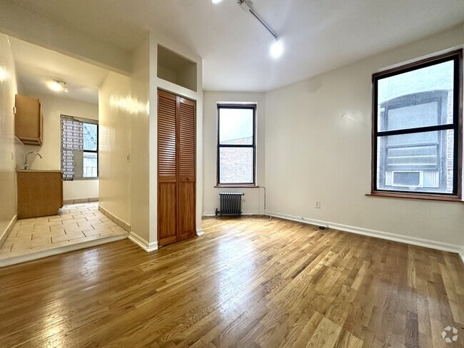 Building Photo - 3133 Broadway