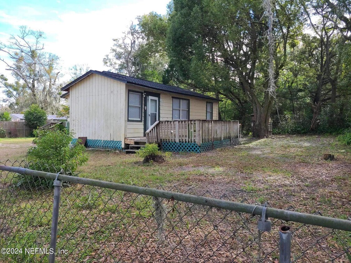 553 Brookview Dr N, Jacksonville, FL 32225 House Rental in