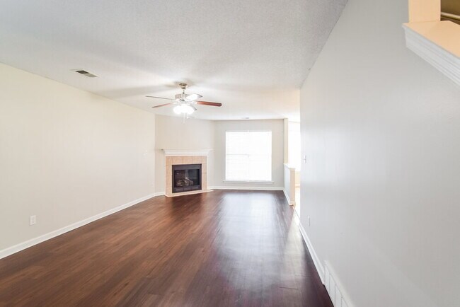 Foto del edificio - 7837 Pinefrost Ln
