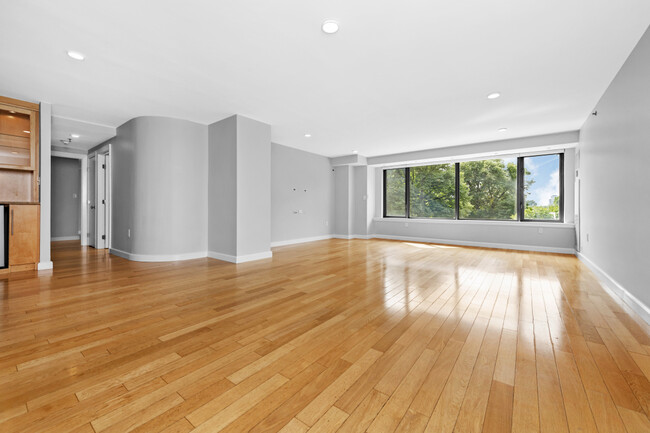 Living/Dining - 165 Tremont St