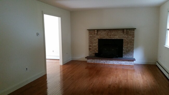 Building Photo - 103 Bridle Ln