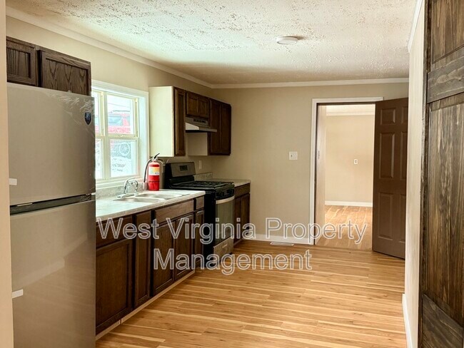 Foto del edificio - 172 Sullivan Rd