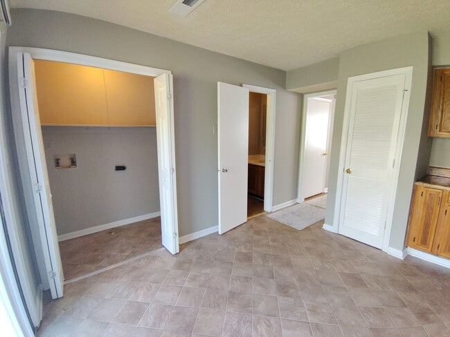 Building Photo - 16 Duiguid Dr