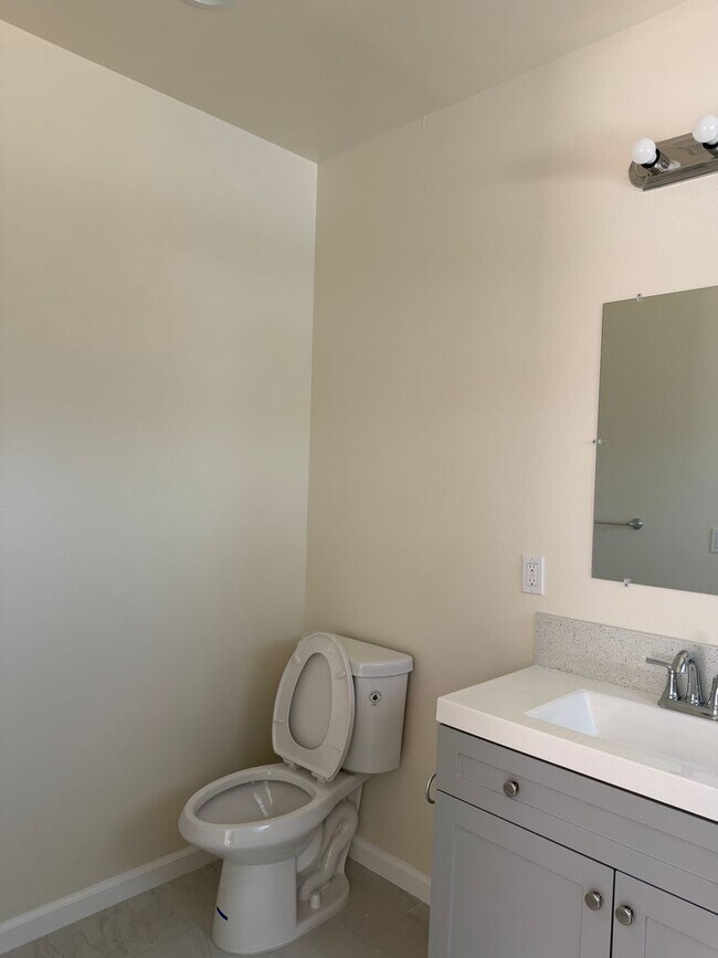 Foto del edificio - 1039 N Liberty Ln