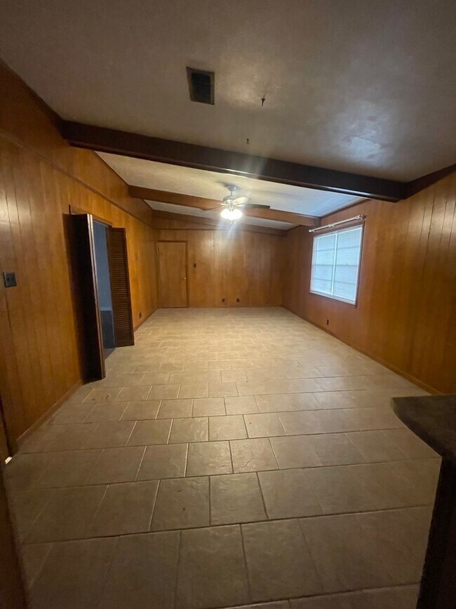 Foto del edificio - Single-Family Home: 3 bed, 2 bath