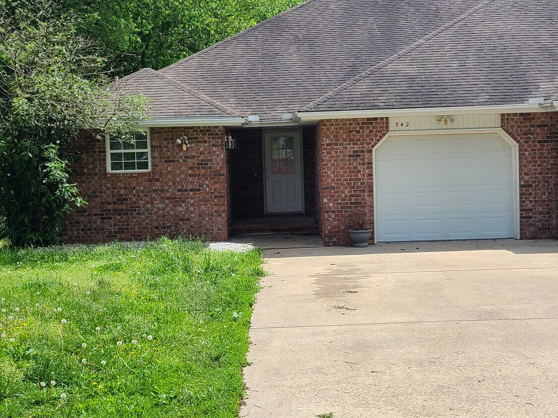 542 W Hines St, Republic, MO 65738 Townhome Rentals in Republic MO