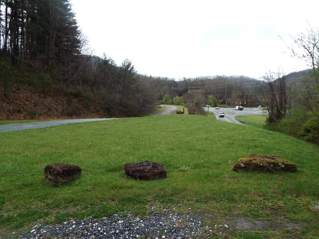 Photo - Spacious 2 bedroom 1 bath Loft above Real ...