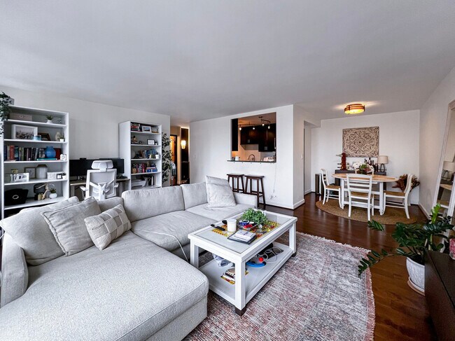 Foto del edificio - 1400 N State Pkwy