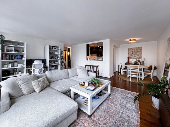 Building Photo - 1400 N State Pkwy