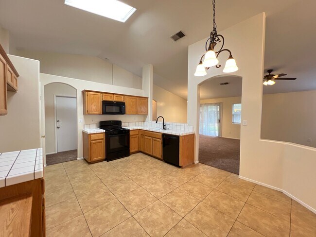 Building Photo - Southwest Bakersfield