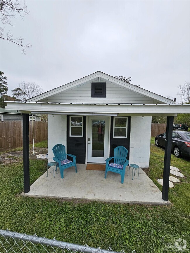 Building Photo - 9775 N Loop Rd
