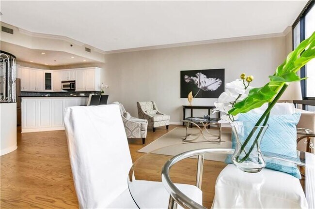 Foto del edificio - 3481 Lakeside Dr NE