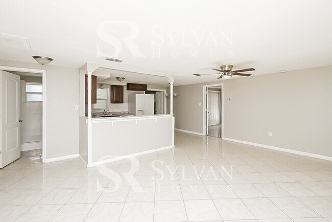 Foto del edificio - The living is easy in this 3 bedroom, 1 bathroom home